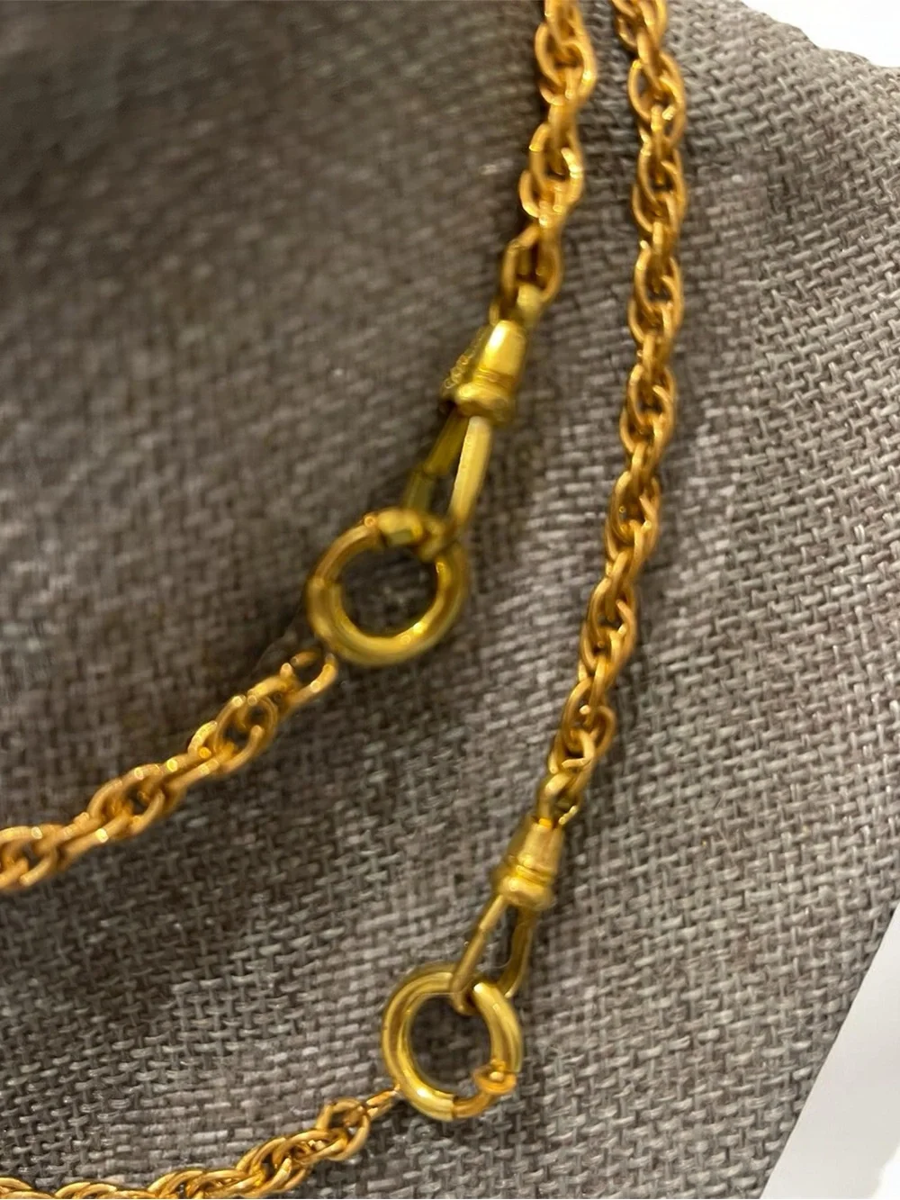 N/A elegant gold